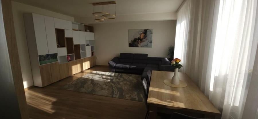 Apartament cu 3 camere semidecomandat în Baciu