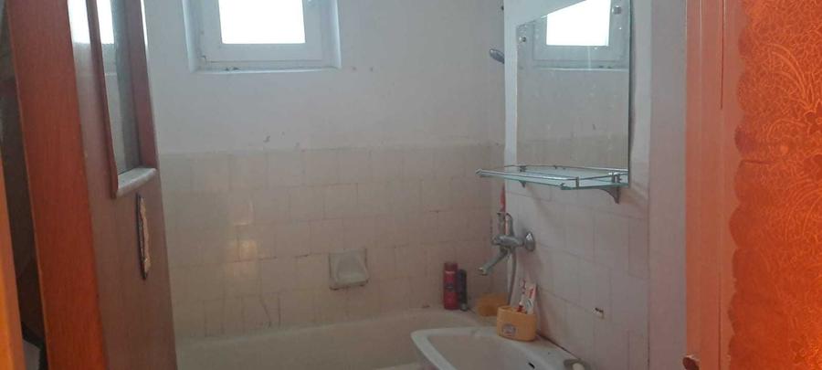 Apartament cu 2 camere semidecomandat în Craiovei