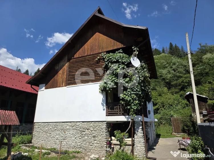 Casă cu 7 camere cu Teren 789 Mp în Voineasa