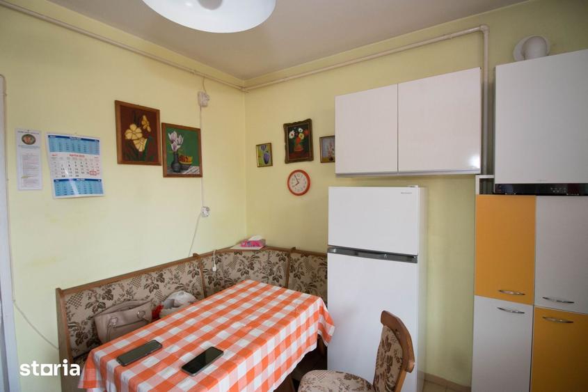 Apartament cu 3 camere decomandat în Schei