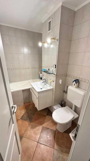 Apartament cu 3 camere decomandat, mobilat în Dâmbovița