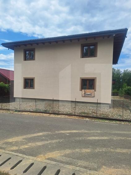 Casă individuală cu 7 camere cu Canalizare în Lugoj