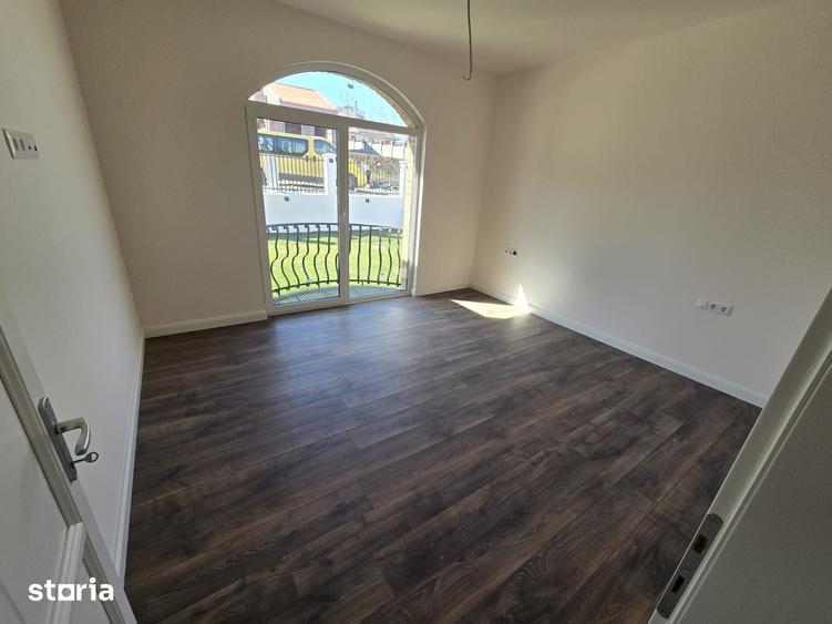 Casă cu 4 camere cu Teren 500 Mp în Corunca