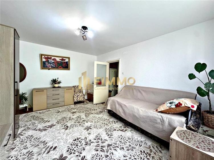 Apartament cu 2 camere semidecomandat, mobilat în Central