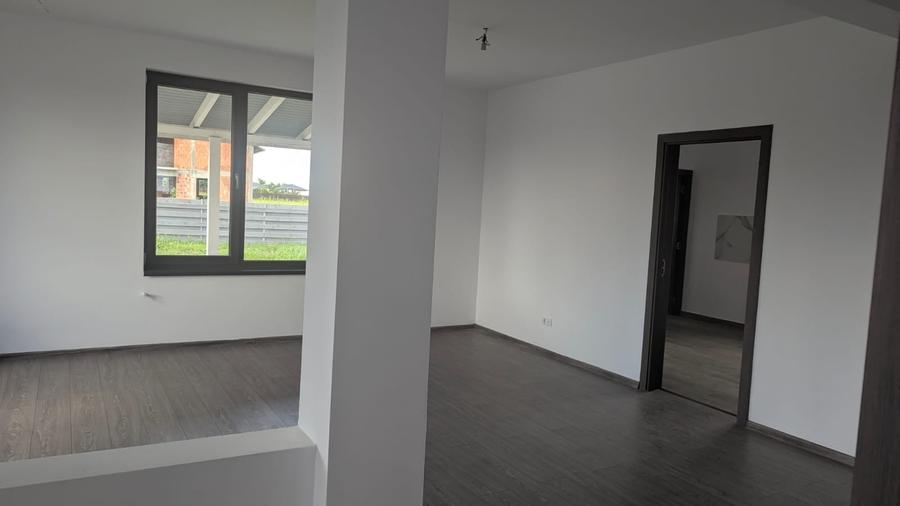 Casă individuală cu 5 camere cu Canalizare în Central
