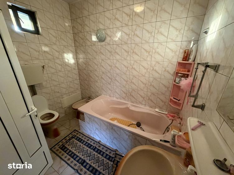 Casă cu 5 camere cu Teren 250 Mp în Ferentari