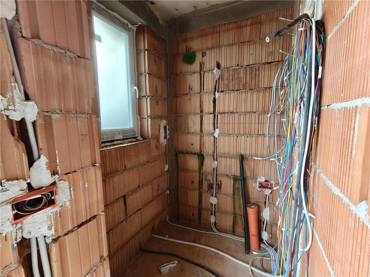 Duplex cu 4 camere cu Canalizare în Moșnița Nouă