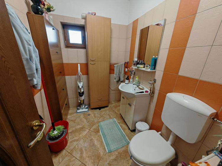 Casă individuală cu 5 camere cu Canalizare în Șerbănești