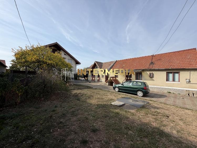 Casă individuală cu 10 camere cu Teren 4100 Mp în Vințu de Jos