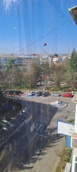 Apartament cu 3 camere decomandat în Drăgășani