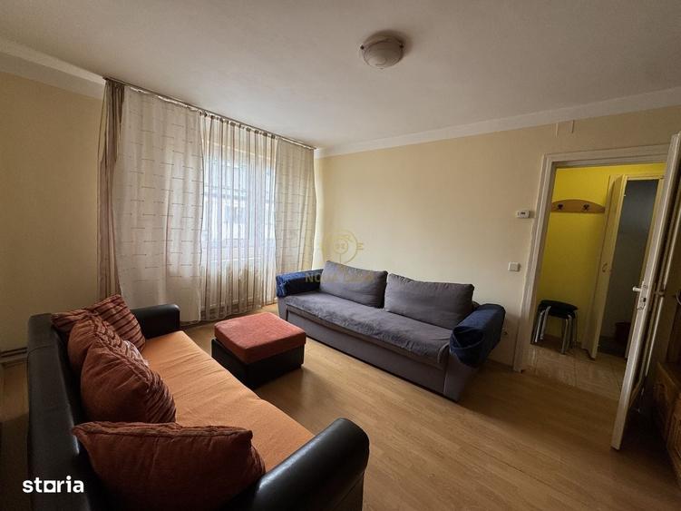 Apartament cu 3 camere semidecomandat în Horea