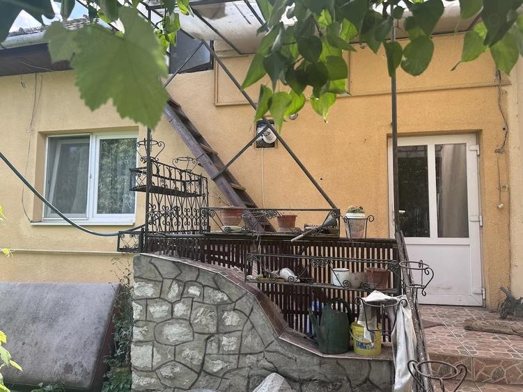 Casă cu 2 camere cu Teren 1162 Mp în Exterior Vest