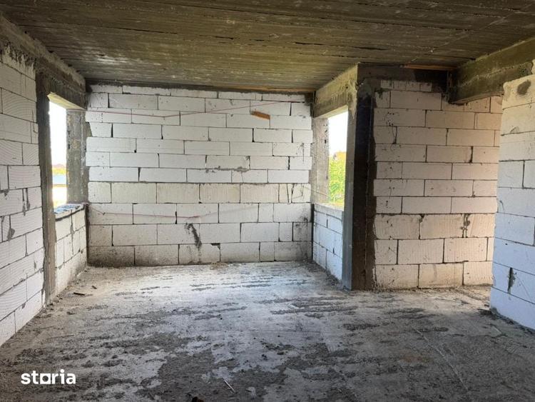 Casă cu 6 camere cu Teren 450 Mp în Malu Mare