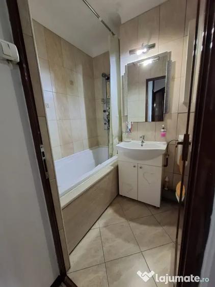 Apartament cu 3 camere semidecomandat în Ultracentral