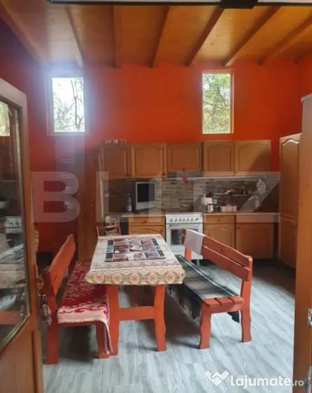 Casă cu 4 camere cu Teren 1500 Mp în Cornu