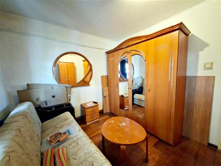Apartament cu 2 camere semidecomandat în 9 Mai