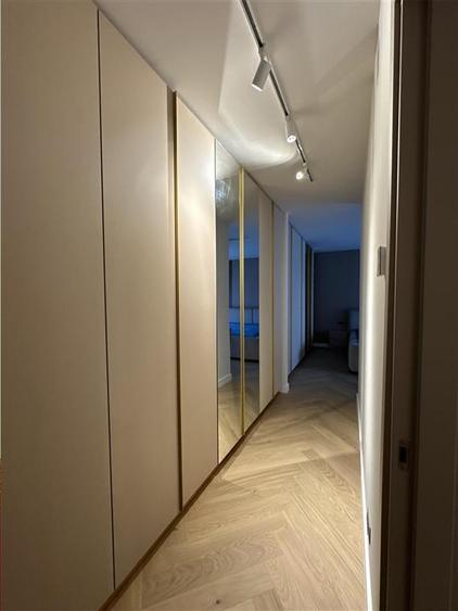 Apartament cu 4 camere semidecomandat, mobilat în Iancu Nicolae
