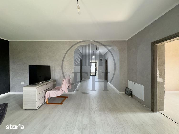 Casă cu 4 camere cu Teren 2561 Mp în Cobadin