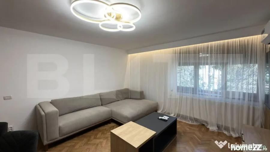 Apartament cu 4 camere decomandat în Central