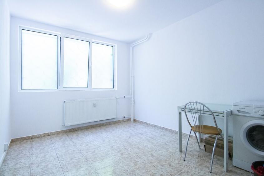 Apartament cu 4 camere decomandat în Drumul Taberei