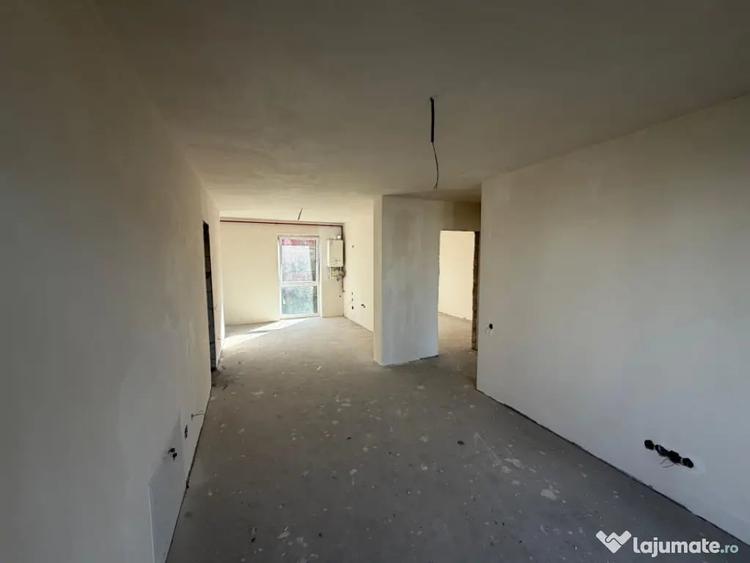 Apartament cu 3 camere semidecomandat în Zorilor