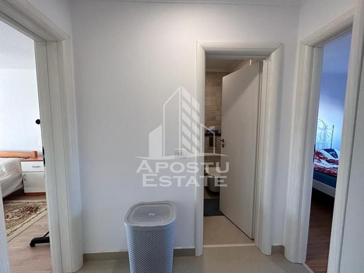 Apartament cu 3 camere semidecomandat, mobilat în Central