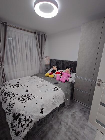 Apartament cu 3 camere semidecomandat în Exterior Vest