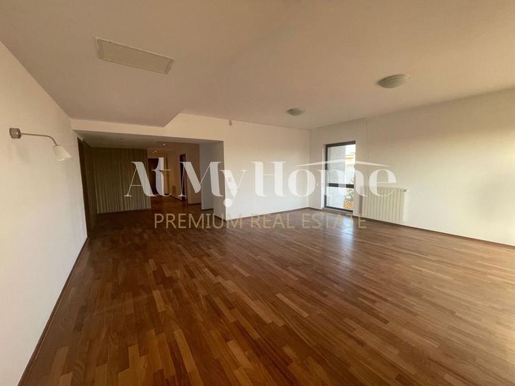 Apartament cu 4 camere decomandat, mobilat în Băneasa