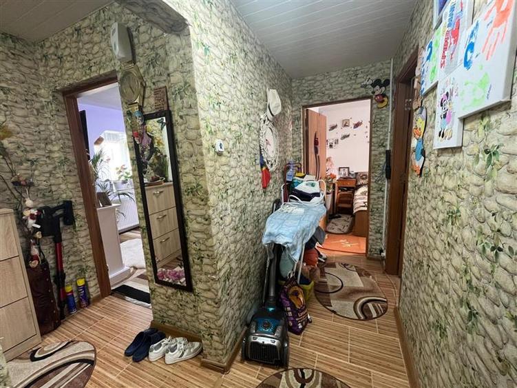 Apartament cu 3 camere decomandat, mobilat în Vest