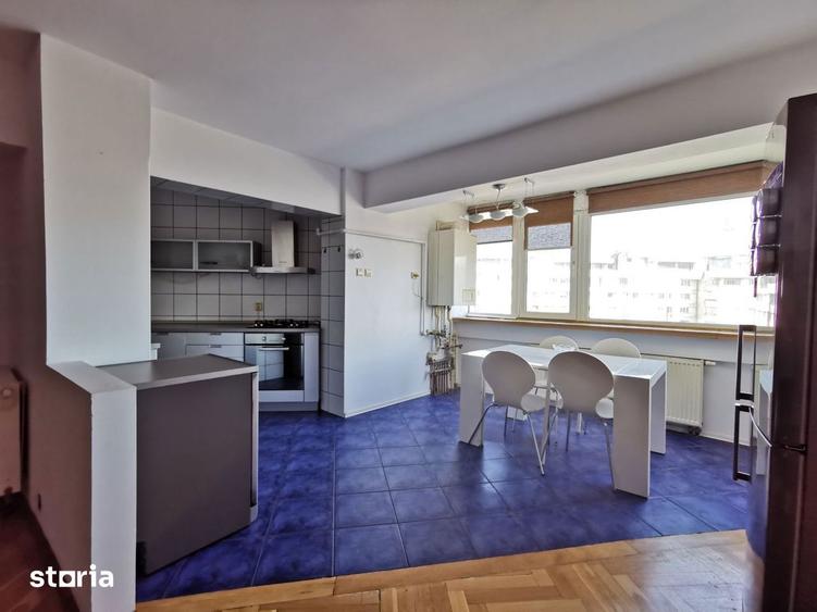 Apartament cu 3 camere decomandat, mobilat în Central
