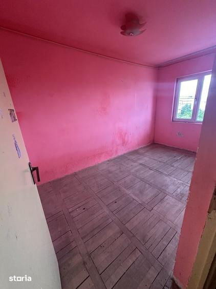 Apartament cu 3 camere semidecomandat în Roșiori de Vede