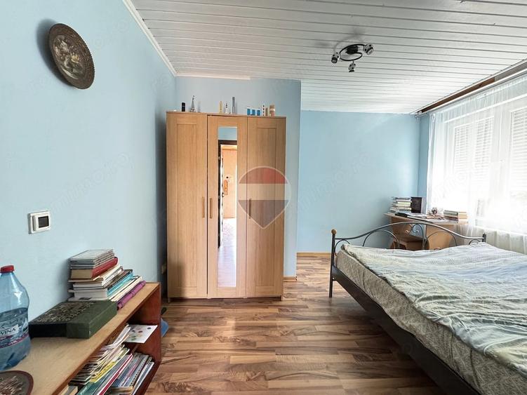 Casă cu 6 camere cu Teren 500 Mp în Est