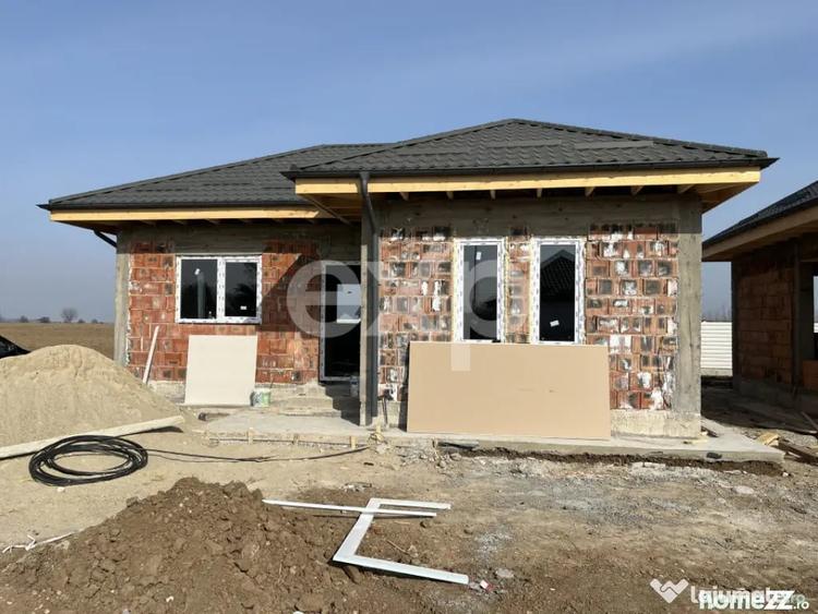 Casă cu 3 camere cu Teren 275 Mp în Crevedia