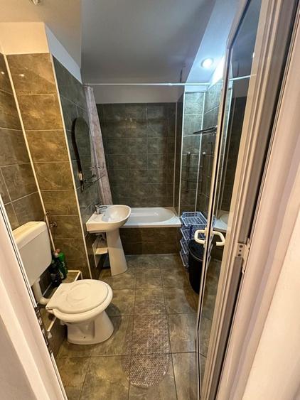 Apartament cu trei camere de inchiriat in cartierul Tudor. - 3
