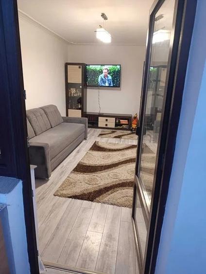 Apartament cu 3 camere decomandat, mobilat în Metalurgie