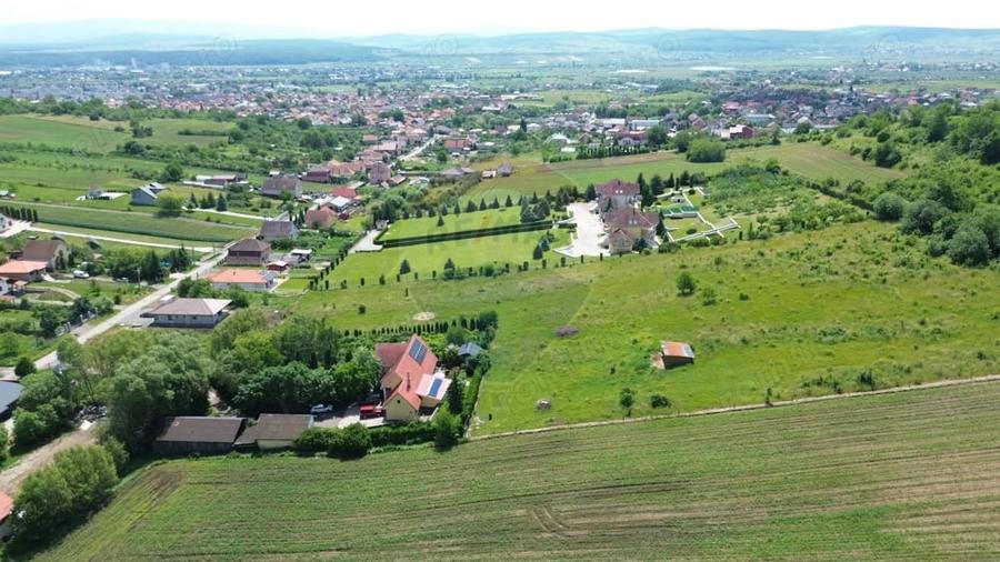 Teren de 730 mp, în Est