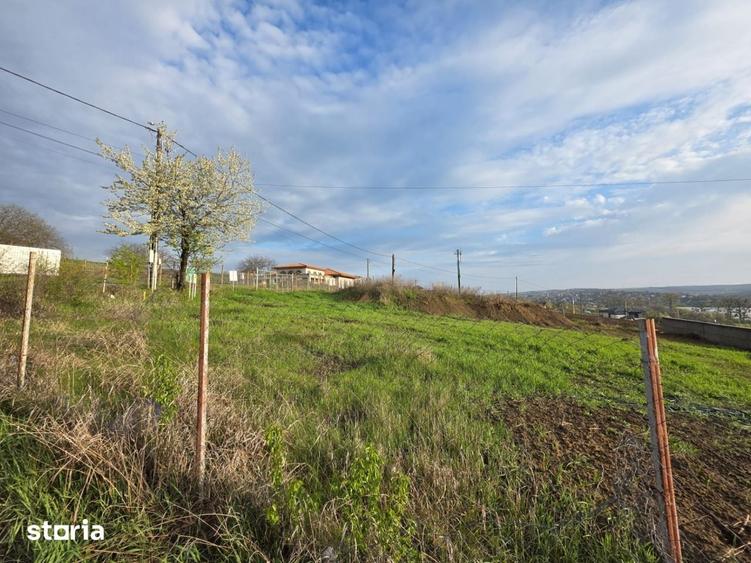 Teren de 852 mp, în Aroneanu