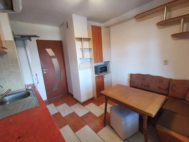 Apartament cu 3 camere decomandat în Nicolina