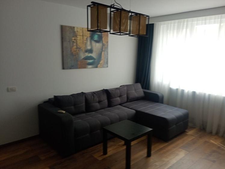 Apartament cu 3 camere semidecomandat în Drumul Taberei