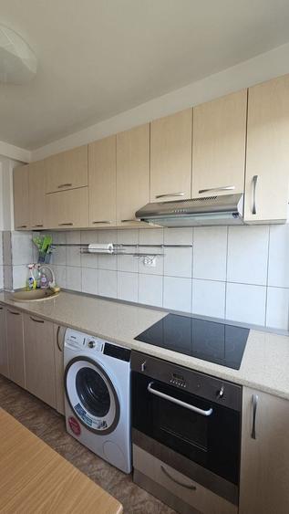 Apartament cu 3 camere decomandat, mobilat în Basarab