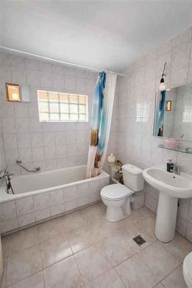 Casă individuală cu 4 camere cu Teren 400 Mp în Gheorgheni