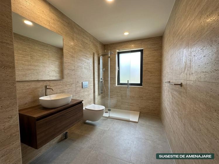 Casă individuală cu 4 camere cu Canalizare în Exterior Est