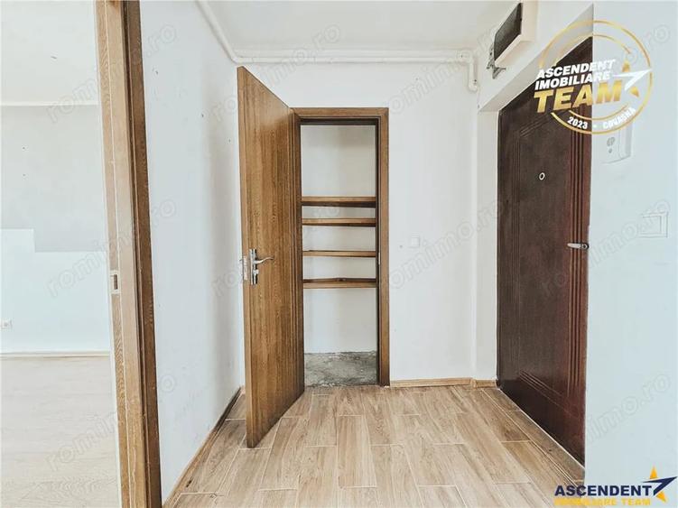 Apartament cu 2 camere decomandat în Simeria