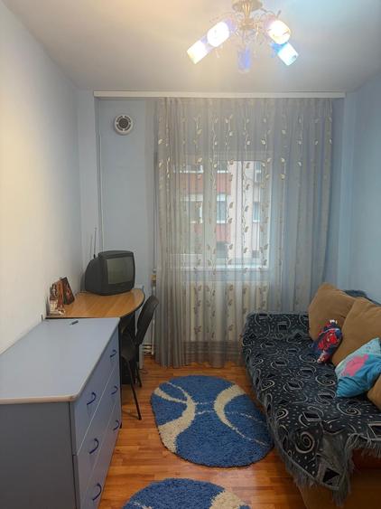 Apartament cu 3 camere decomandat în Căpățânești