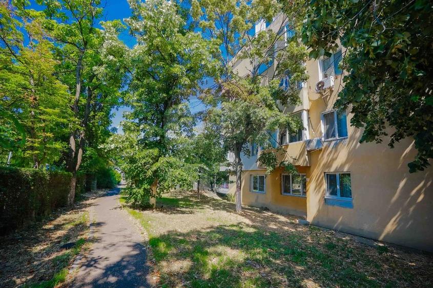 Apartament cu 3 camere decomandat în Nufărul