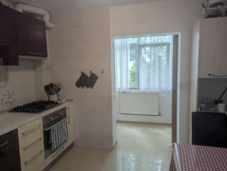 Apartament cu 3 camere decomandat în Galați