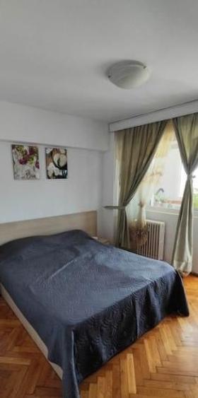 Apartament cu 4 camere, mobilat în 1 Mai