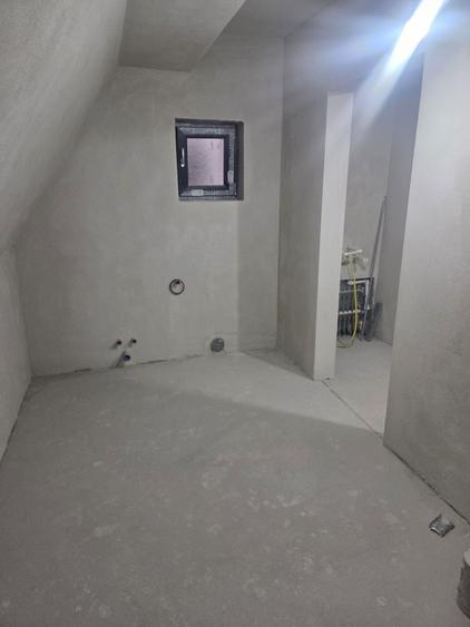 Apartament cu 3 camere decomandat în Exterior Vest