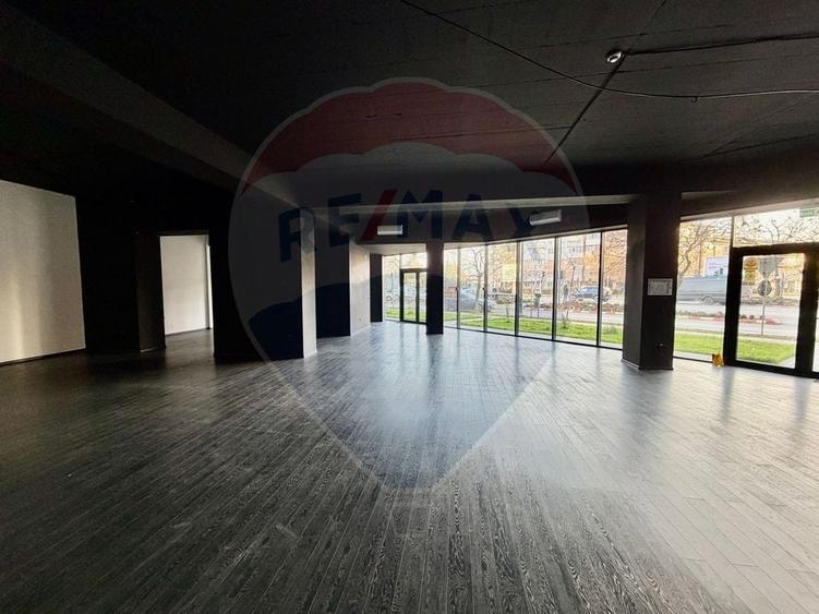 Spațiu comercial, de 270 mp, în Nord