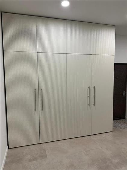 Apartament cu 4 camere decomandat, mobilat în Aeroport
